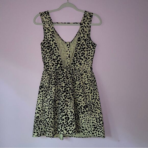 NEW Francesca's Mini Cocktail Dress S Leopard Print Fit & Flare Cut Out V Neck - Picture 6 of 8